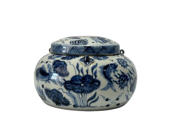 Castle AuctionA Chinese rare shape Blue and white jar with fish and algae patterns, Ming Dynasty Pr.  