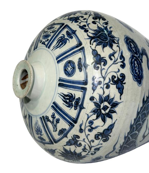 Castle AuctionA Chinese blue-and-white plum vase, Ming Dynasty Pr. 