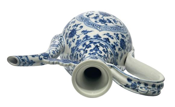 Castle AuctionA Chinese blue-and-white teapot, Ming Dynasty Pr. 