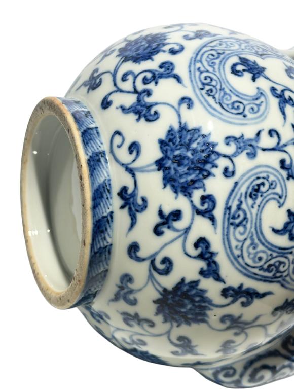 Castle AuctionA Chinese blue-and-white teapot, Ming Dynasty Pr. 