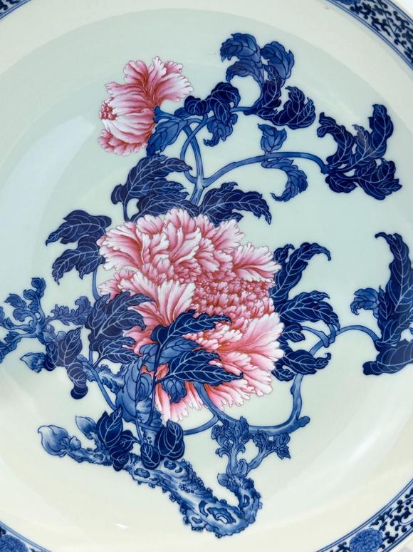 Castle AuctionA Chinese blue-and-white famille rose flower tray, Republic Pr.