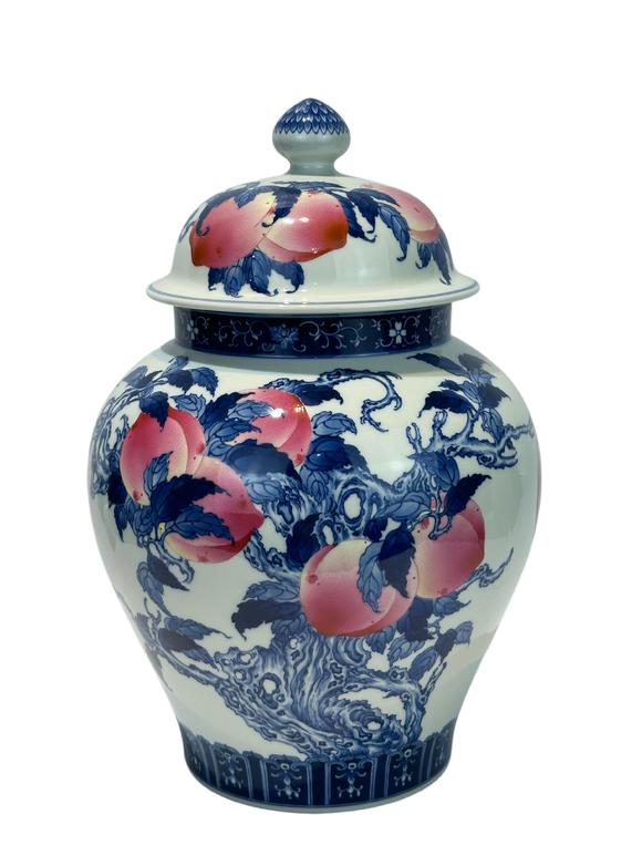 Castle AuctionA Chinese lided Blue and white vase with famille rose peach-patterned, Republic Pr.