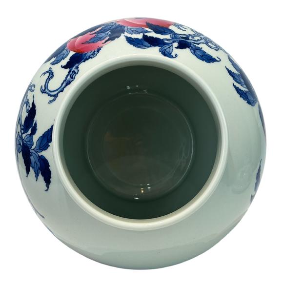 Castle AuctionA Chinese lided Blue and white vase with famille rose peach-patterned, Republic Pr.