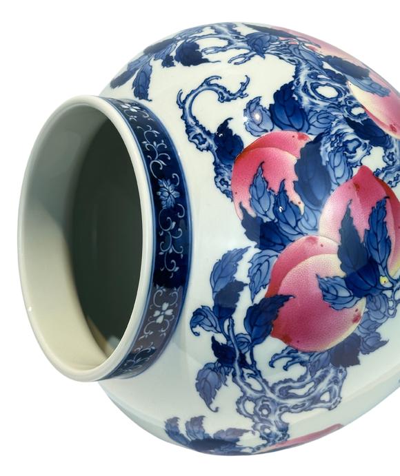 Castle AuctionA Chinese lided Blue and white vase with famille rose peach-patterned, Republic Pr.