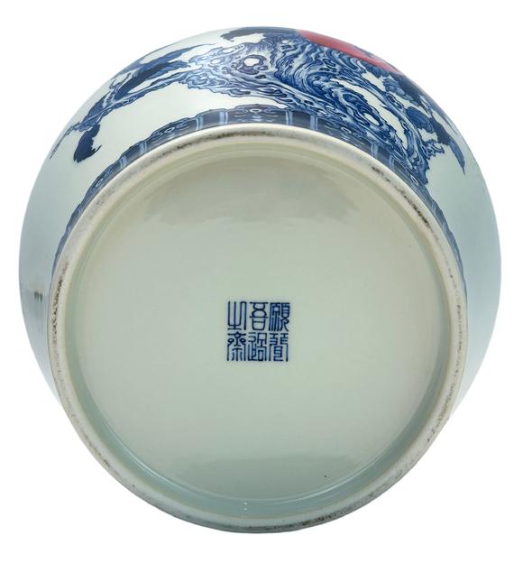 Castle AuctionA Chinese lided Blue and white vase with famille rose peach-patterned, Republic Pr.