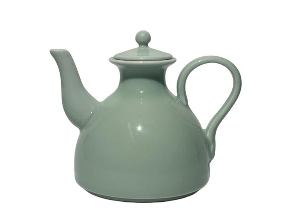 Castle AuctionA Chinese powder-green glazed pot, Qian Long Pr. 
