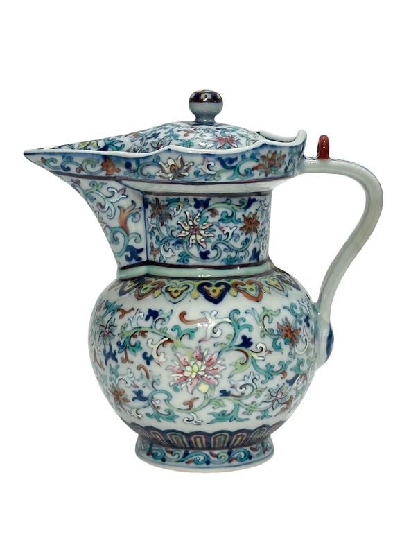 Castle AuctionA Chinese docai pot with cover, Qian Long Pr. 