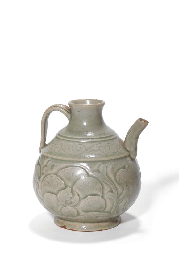 Castle AuctionA Yue Kiln Carved Peony Ewer, 10th–11th C Pr.