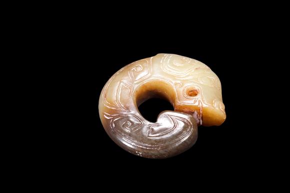 Castle AuctionA Two-Tone Jade C-Shaped Dragon Pendant, Shang, Circa 13th–11th C BC Pr.