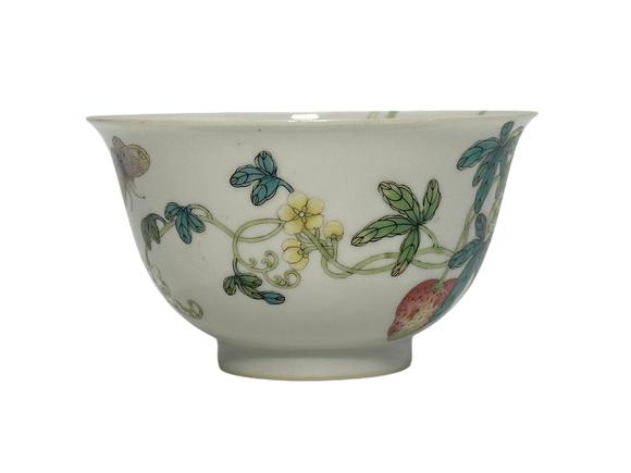 Castle AuctionA Chinese Famille Rose bowl, Qing Dynasty Pr. 