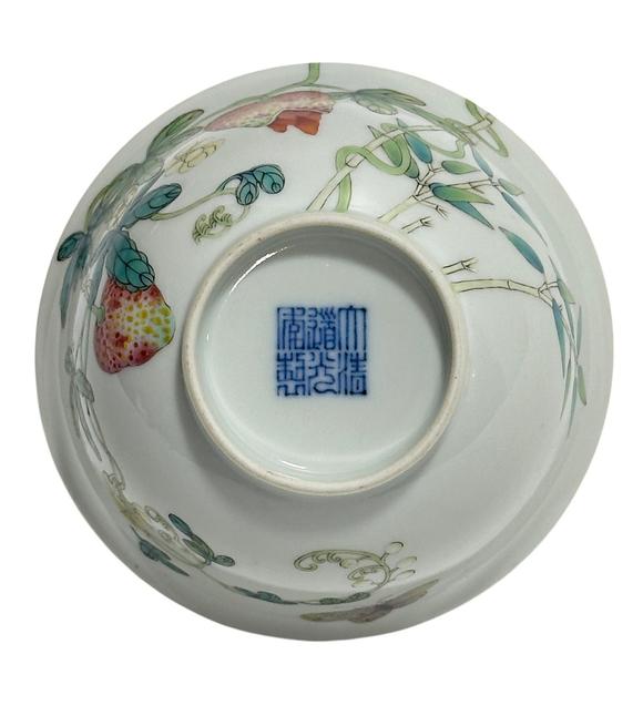 Castle AuctionA Chinese Famille Rose bowl, Qing Dynasty Pr. 