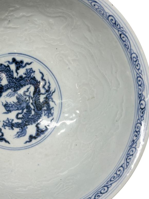 Castle AuctionA large Blue-and-white bowl decorated with sea-water dragon pattern, Ming Dynasty Pr. 