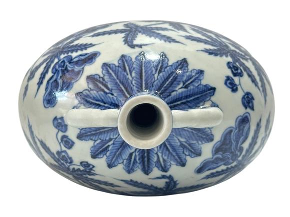 Castle AuctionA Chinese Blue and white okrA Chinese pattern moonflask vase, Ming Dynasty Pr. 
