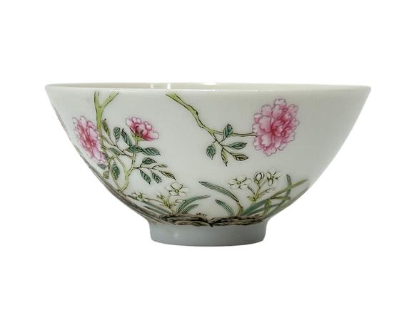 Castle AuctionA Chinese Famille Rose cup, YongZheng Pr. 