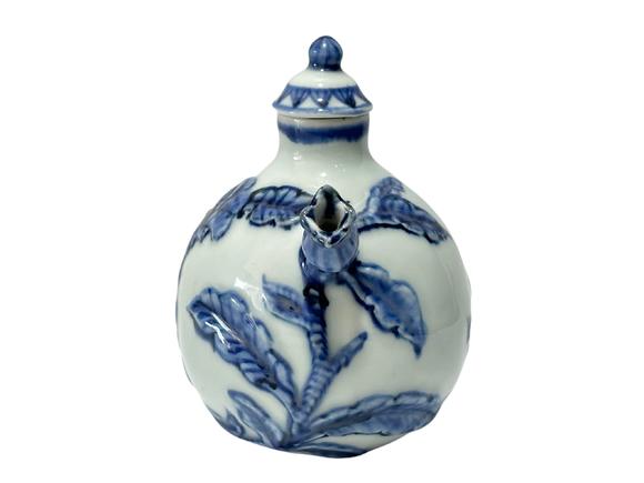 Castle AuctionA Chinese Blue-and-white pot, Ming Dynasty Pr. 