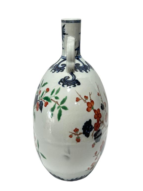Castle AuctionA Chinese Blue and white moonflask vse with Famille Verte deco, Ming Dynasty Pr. 