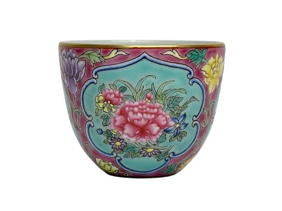 Castle AuctionA rare cup decorated with flower pattern, Kang Xi Pr. 