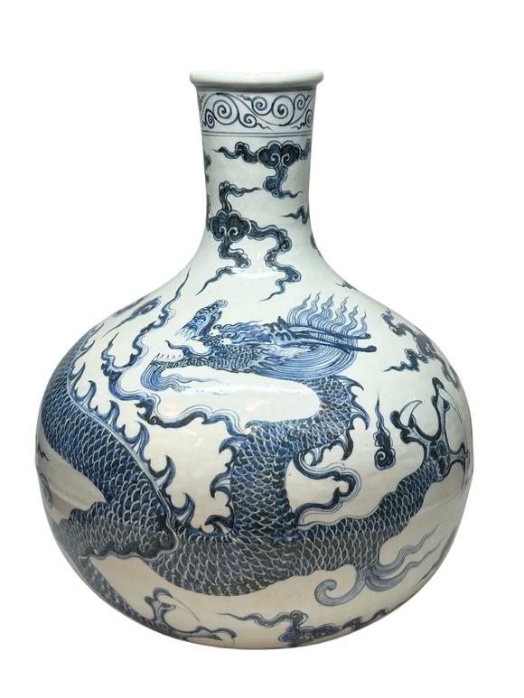 Castle AuctionA Blue-and-white dragon-patterned ball vase, Ming Dynasty Pr. 