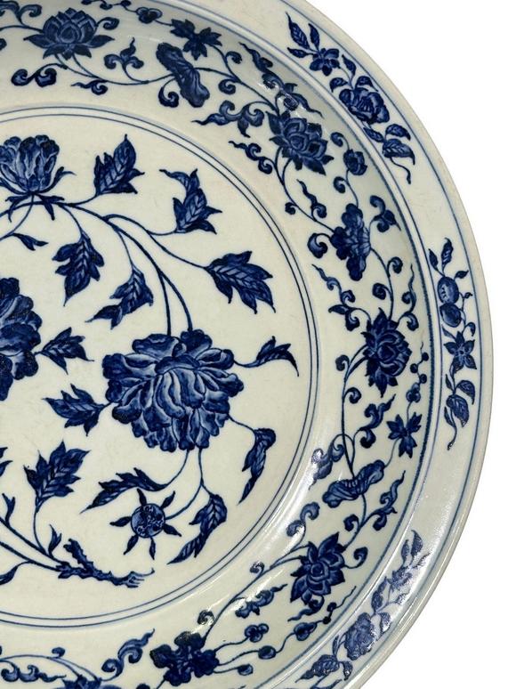 Castle AuctionA Chinese plate of blue-and-white with flower-patterned, Ming Dynasty Pr. 