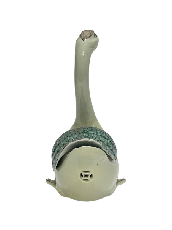 Castle AuctionA Chinese porcelain Duck sahpe aromatherapy, Ming Dynasty Pr. 