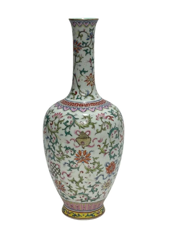 Castle AuctionA Chinese Famille Rose vase, Qian Long Pr. 