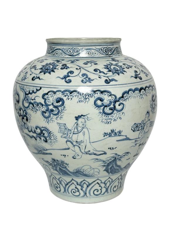 Castle AuctionA Chinese blue and white figure jar, Mid of Ming Dynasty Pr. 