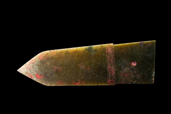 Castle AuctionA Dark Green Jade Ge Blade, Shang, Circa 13th–11th C BC Pr.