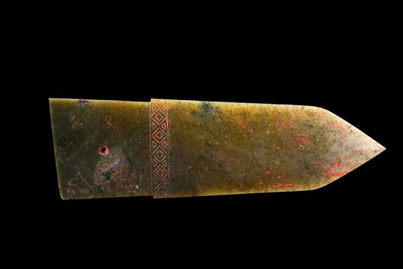 Castle AuctionA Dark Green Jade Ge Blade, Shang, Circa 13th–11th C BC Pr.
