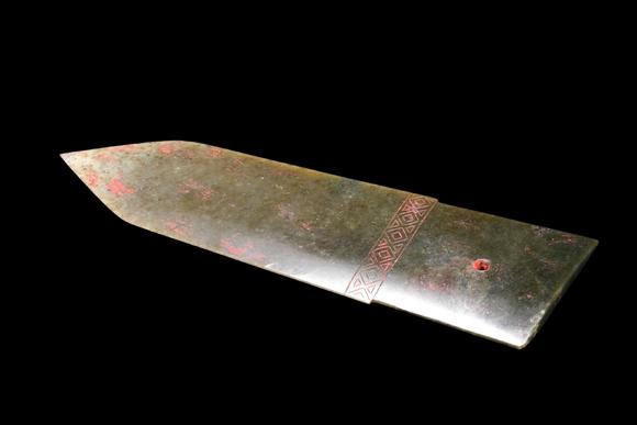 Castle AuctionA Dark Green Jade Ge Blade, Shang, Circa 13th–11th C BC Pr.