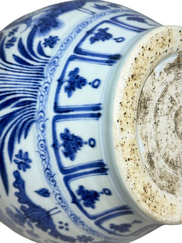 Castle AuctionA fine Blue-and-white jar with fish and algae pattern, Ming Dynasty Pr. 