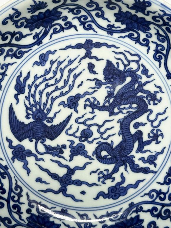Castle AuctionA dragon and phoenix decorated Blue&White plate, Ming Dynasty Pr. 