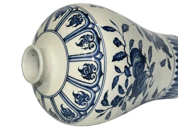Castle AuctionA Chinese blue-and-white plum vase, Ming Dynasty Pr. 
