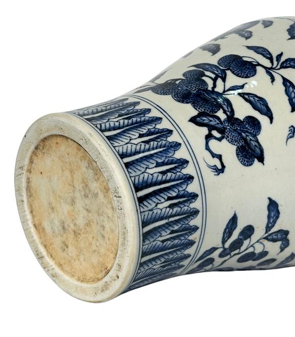 Castle AuctionA Chinese blue-and-white plum vase, Ming Dynasty Pr. 