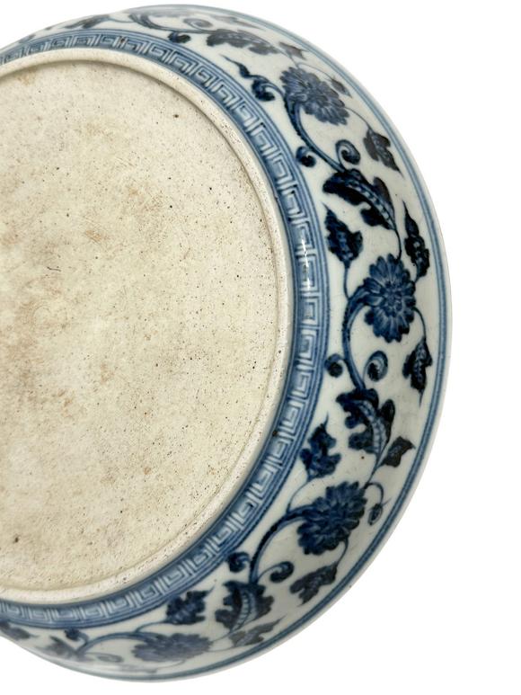 Castle AuctionBlue-and-white floral plate, Ming Dynasty Pr. 