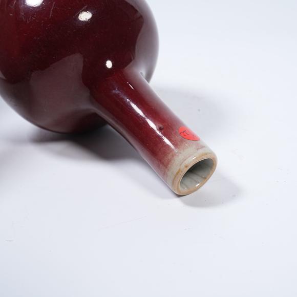 弘楊株式會(huì)社霽紅釉長(zhǎng)頸瓶