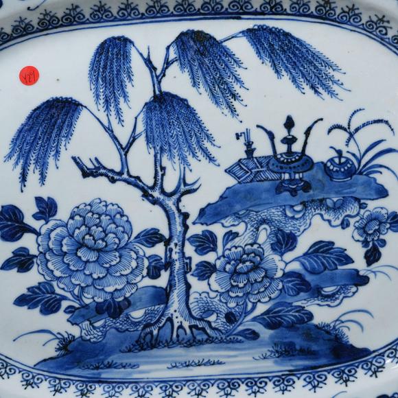 弘楊株式會社青花花卉紋海棠式盤