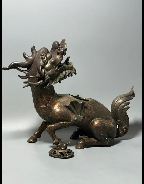 上海鴻生銅泥金甪端回頭香薰