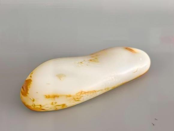 上海鴻生白玉帶皮原石擺件