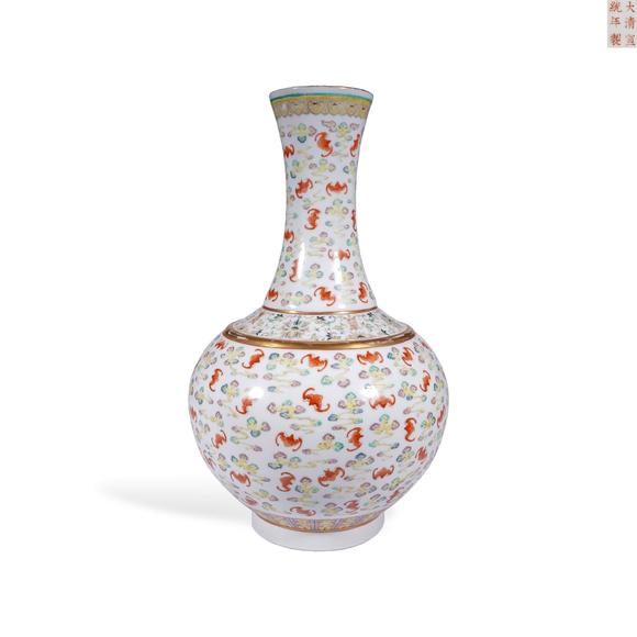 Cascade'sQing Xuantong Pink Clouds Bat Pattern Hongfu Qitian Appreciation Bottle | 清宣統(tǒng) 粉彩雲(yún)蝠紋洪福齊天賞瓶