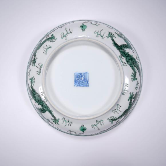 Cascade'sQing gan long white glaze green dragon pattern plate | 清乾隆 白釉綠彩龍紋盤