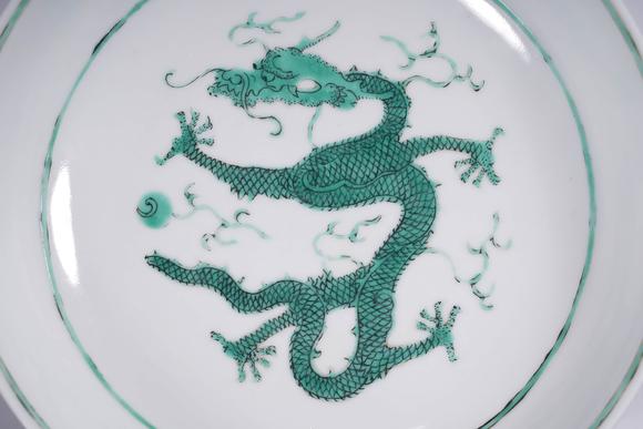 Cascade'sClear road, light, white ground, green color dragon pattern plate | 清道光 白地綠彩龍紋盤