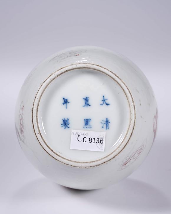 Cascade'sStraight neck bottle with red cloud bat pattern in glaze of Kangxi in Qing Dynasty | 清康熙 釉裏紅雲(yún)蝠紋直頸瓶