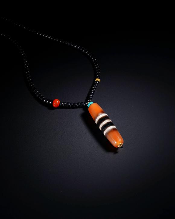 Cascade'sBlack agate horizontal bead pendant | 清 瑪瑙橫紋天珠掛飾