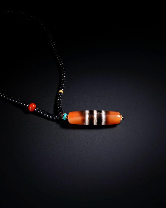 Cascade'sBlack agate horizontal bead pendant | 清 瑪瑙橫紋天珠掛飾