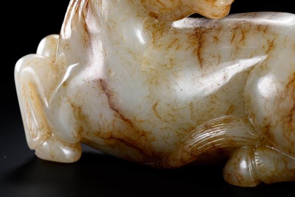 Cascade'sMing Bai Yu Qin se lying horse | 明 白玉沁色臥馬