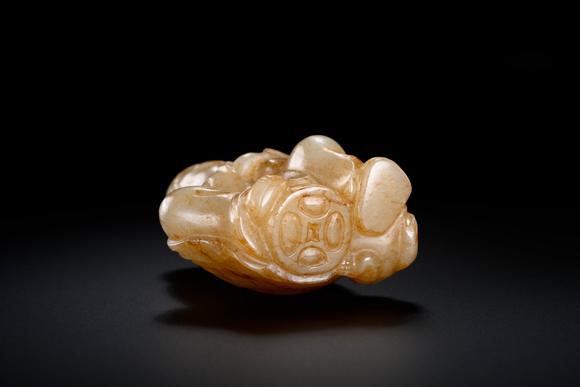 Cascade'sSitting Statue of White Jade and Qin Color Figures in Ming Dynasty | 明 白玉沁色人物坐像