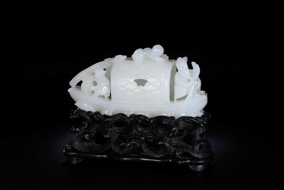 Cascade'sQing Dynasty Hetian Baiyu Fisherman Leyuchuan | 清代 和田白玉漁家樂玉船