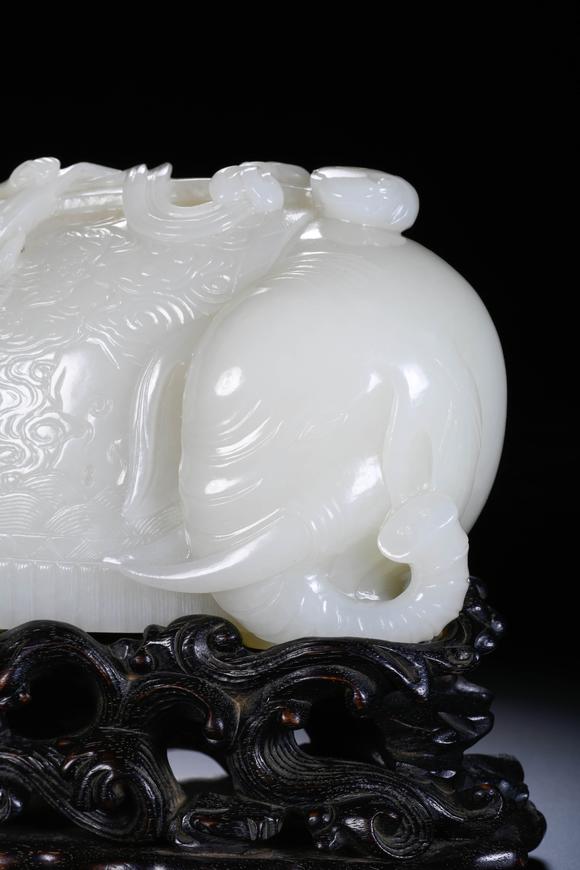 Cascade'sIn Qing Dynasty, there was an elephant boy in Hetian Baiyu Taiping. | 清代 和田白玉太平有象童子