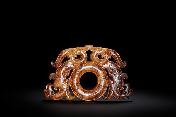 Cascade'sHan Hetian jade carving with dragon and phoenix patterns. | 漢 和田玉透雕龍鳳紋璧形佩
