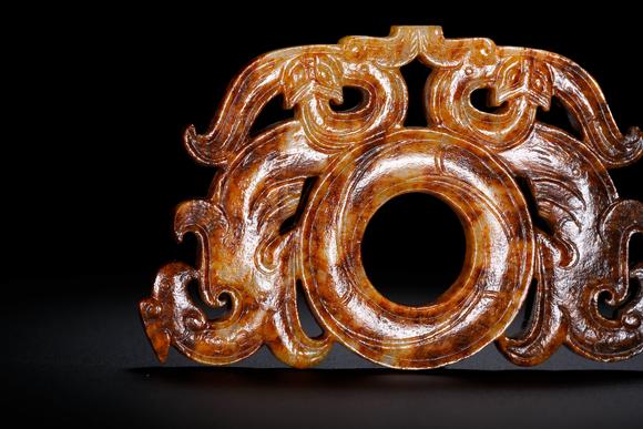 Cascade'sHan Hetian jade carving with dragon and phoenix patterns. | 漢 和田玉透雕龍鳳紋璧形佩